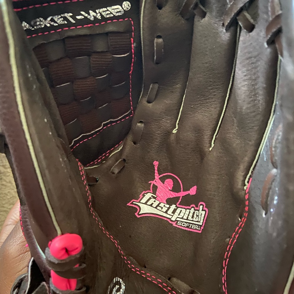 Girls- Teen softball gloves